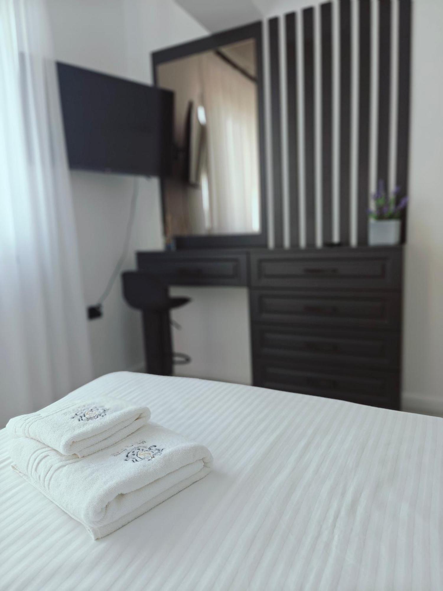 Mamaia Nord Vip Aparthotel Năvodari Esterno foto
